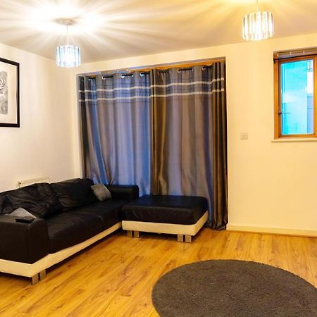 1 Bed - Sleeps 2 - 7 Min Walk To Hackney Station Apartment London Bagian luar foto