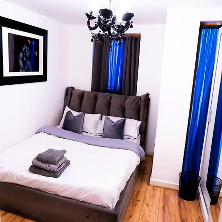 1 Bed - Sleeps 2 - 7 Min Walk To Hackney Station Apartment London Bagian luar foto