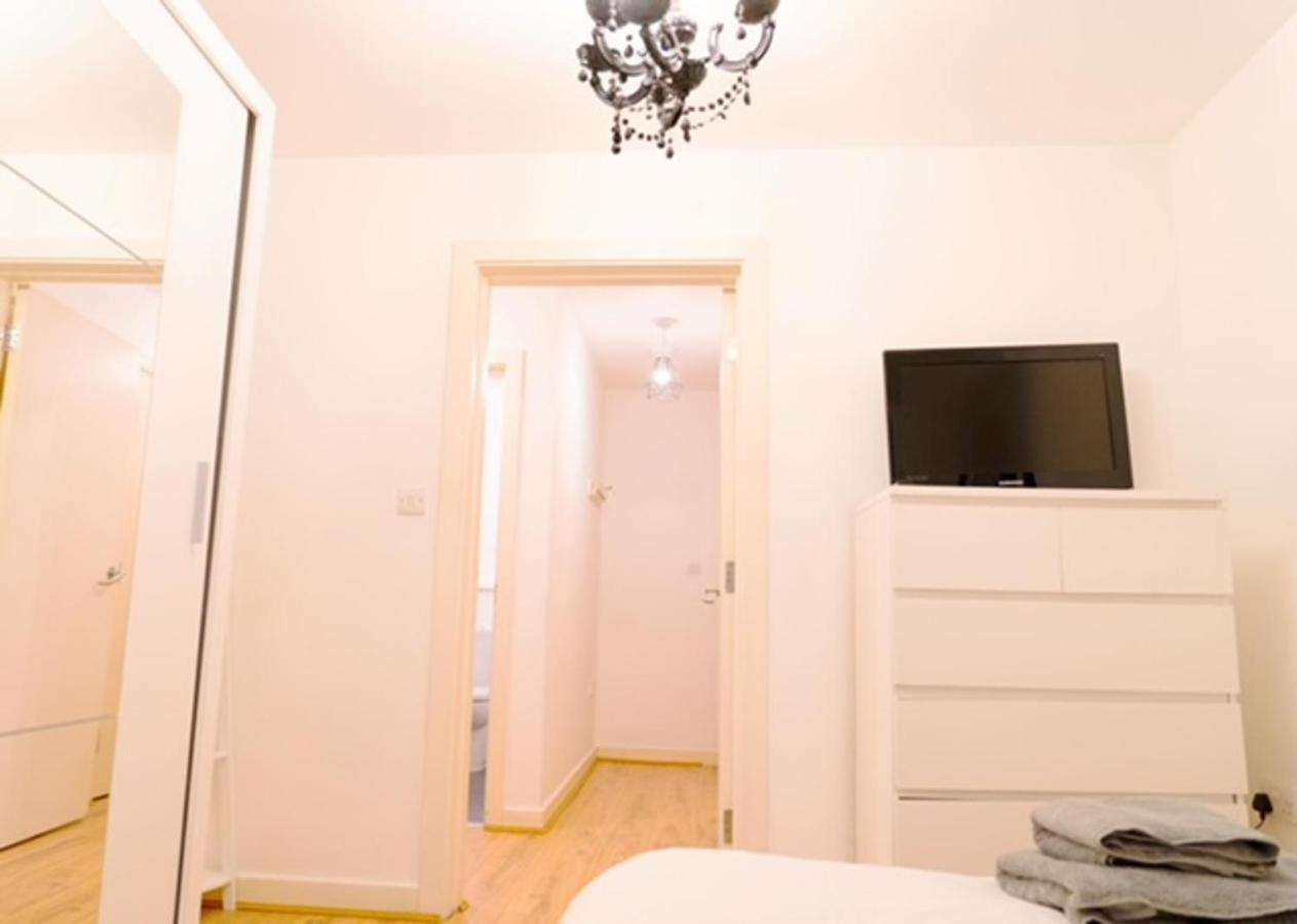 1 Bed - Sleeps 2 - 7 Min Walk To Hackney Station Apartment London Bagian luar foto